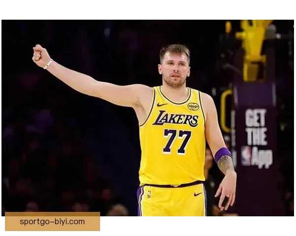 湖人首节崩盘大比分落后雷霆 东契奇状态低迷里夫斯伤情成疑