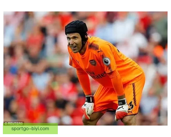 愿无大碍古德温倒地拼抢受压伤退场返回更衣室接受紧急治疗情况引关注